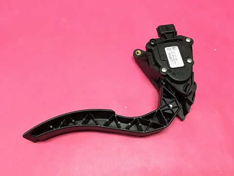 GAZ PEDALI 180029347R CLIO-IV CAPTUR