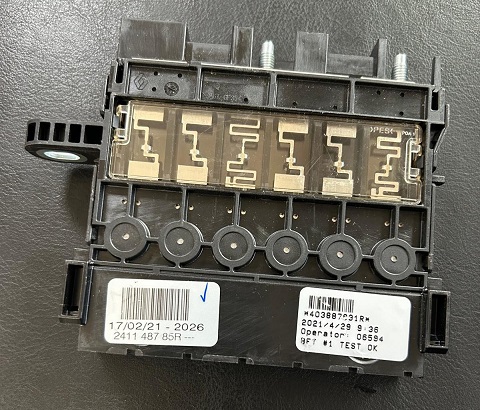 SİGORTA KUTUSU UCH 241148160R MEGANE IV 16-24 (AKÜ YANI)