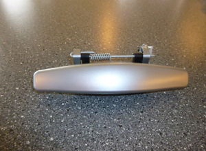 KAPI DIŞ AÇMA KOLU SOL 806079755R CLIO SYMBOL (09-) DUSTER