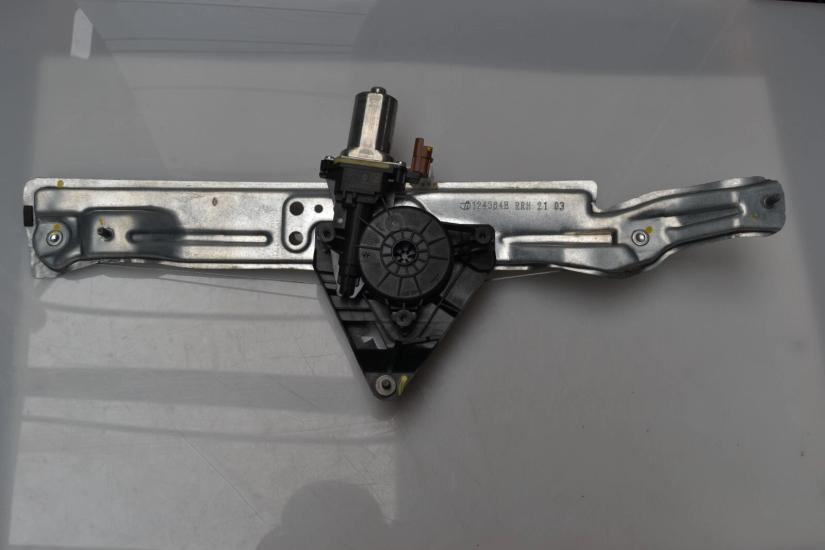 CAM KRİKOSU ARKA SAĞ 827208625R SANDERO III